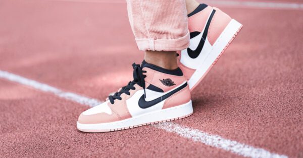 נעלי נייק אייר ג'ורדן | Nike Air Jordan 1 Mid Pink