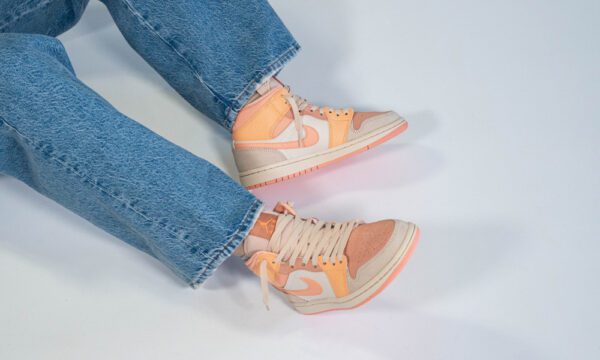 נעלי נייק אייר ג'ורדן | Nike Air Jordan 1Mid Apricot Orange