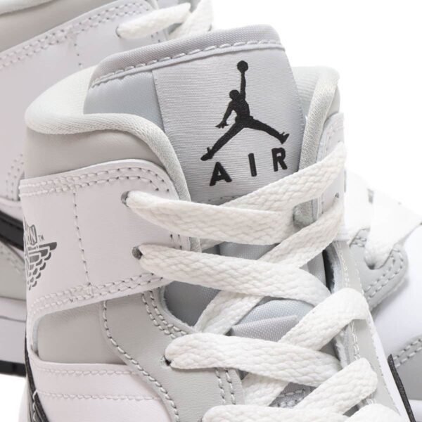 נעלי נייק אייר ג'ורדן | Nike Air Jordan 1 Mid Light Smoke 2021