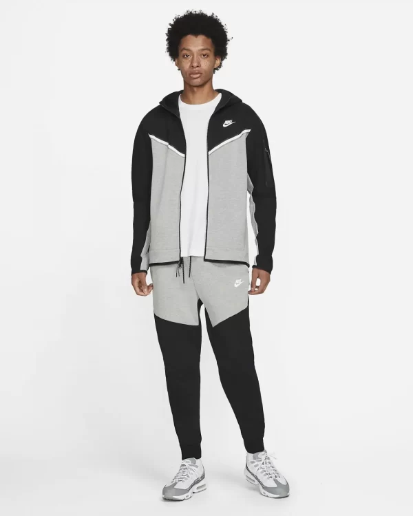 מכנסי Nike Sportswear Tech Fleece – מכנס נייק טק פליז ארוך בצבע אפור ושחור