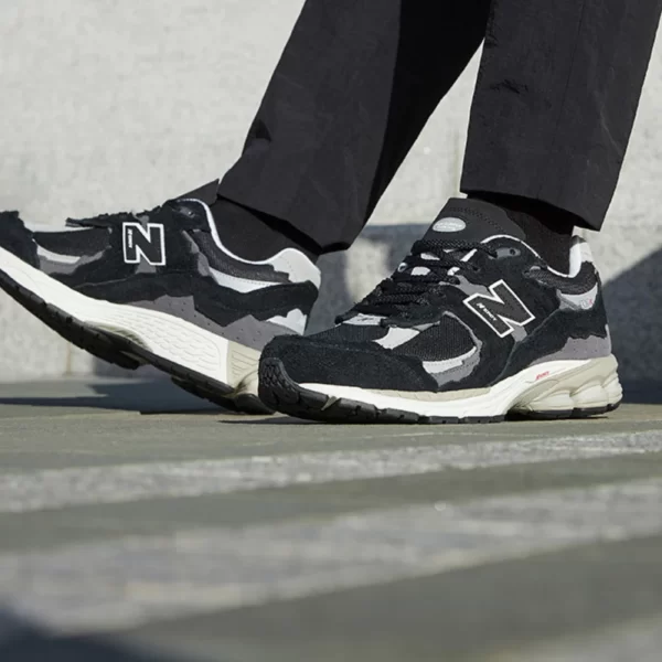 נעלי ניו באלנס | New Balance 2002R Black Grey